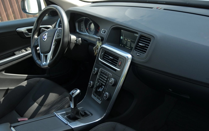 Volvo V60 cena 43900 przebieg: 234226, rok produkcji 2016 z Darłowo małe 667